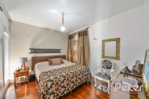 Casa à venda com 326m², 3 dormitórios, 1 suíte, 4 vagas, no bairro Ipanema em Porto Alegre
