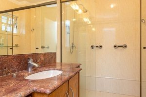 Casa em Condomínio à venda com 176m², 4 dormitórios, 2 suítes, 3 vagas, no bairro Ipanema em Porto Alegre