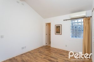 Casa em Condomínio à venda com 176m², 4 dormitórios, 2 suítes, 3 vagas, no bairro Ipanema em Porto Alegre