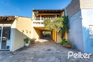 Casa em Condomínio à venda com 176m², 4 dormitórios, 2 suítes, 3 vagas, no bairro Ipanema em Porto Alegre