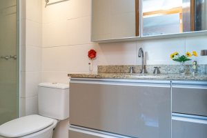 Apartamento à venda com 90m², 3 dormitórios, 1 suíte, 2 vagas, no bairro Tristeza em PORTO ALEGRE