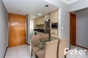 Apartamento à venda com 74m², 2 dormitórios, 1 suíte, 1 vaga, no bairro Santana em Porto Alegre