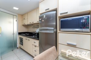 Apartamento à venda com 74m², 2 dormitórios, 1 suíte, 1 vaga, no bairro Santana em Porto Alegre