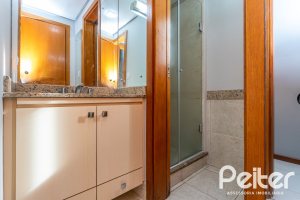 Apartamento à venda com 74m², 2 dormitórios, 1 suíte, 1 vaga, no bairro Santana em Porto Alegre