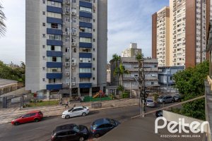 Apartamento à venda com 74m², 2 dormitórios, 1 suíte, 1 vaga, no bairro Santana em Porto Alegre