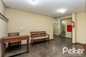 Apartamento à venda com 74m², 2 dormitórios, 1 suíte, 1 vaga, no bairro Santana em Porto Alegre