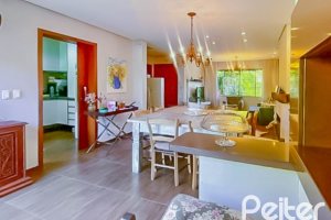 Casa em Condomínio à venda com 166m², 3 dormitórios, 2 suítes, 1 vaga, no bairro Hípica em Porto Alegre