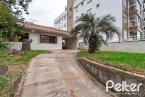 Casa à venda com 180m², 3 dormitórios, 1 suíte, 2 vagas, no bairro Tristeza em Porto Alegre