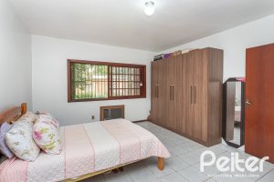 Casa à venda com 180m², 3 dormitórios, 1 suíte, 2 vagas, no bairro Tristeza em Porto Alegre