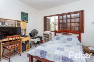 Casa à venda com 180m², 3 dormitórios, 1 suíte, 2 vagas, no bairro Tristeza em Porto Alegre