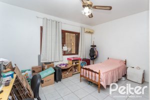 Casa à venda com 180m², 3 dormitórios, 1 suíte, 2 vagas, no bairro Tristeza em Porto Alegre