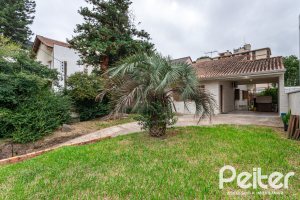 Casa à venda com 180m², 3 dormitórios, 1 suíte, 2 vagas, no bairro Tristeza em Porto Alegre