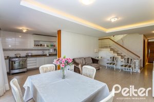 Casa em Condomínio à venda com 206m², 3 dormitórios, 2 suítes, 4 vagas, no bairro Vila Nova em PORTO ALEGRE