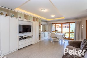 Casa em Condomínio à venda com 206m², 3 dormitórios, 2 suítes, 4 vagas, no bairro Vila Nova em PORTO ALEGRE