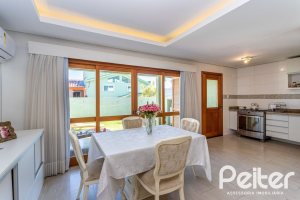 Casa em Condomínio à venda com 206m², 3 dormitórios, 2 suítes, 4 vagas, no bairro Vila Nova em PORTO ALEGRE