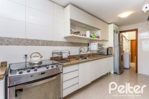 Casa em Condomínio à venda com 206m², 3 dormitórios, 2 suítes, 4 vagas, no bairro Vila Nova em PORTO ALEGRE