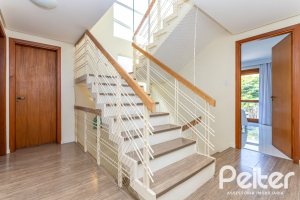 Casa em Condomínio à venda com 206m², 3 dormitórios, 2 suítes, 4 vagas, no bairro Vila Nova em PORTO ALEGRE