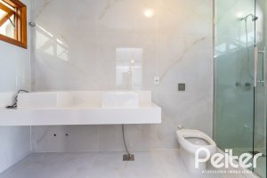 Casa em Condomínio à venda com 206m², 3 dormitórios, 2 suítes, 4 vagas, no bairro Vila Nova em PORTO ALEGRE