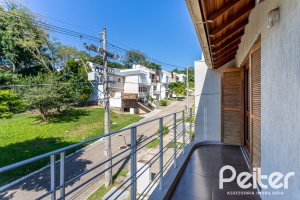 Casa em Condomínio à venda com 206m², 3 dormitórios, 2 suítes, 4 vagas, no bairro Vila Nova em PORTO ALEGRE