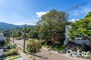 Casa em Condomínio à venda com 206m², 3 dormitórios, 2 suítes, 4 vagas, no bairro Vila Nova em PORTO ALEGRE