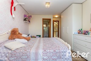 Casa em Condomínio à venda com 206m², 3 dormitórios, 2 suítes, 4 vagas, no bairro Vila Nova em PORTO ALEGRE