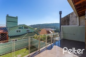 Casa em Condomínio à venda com 206m², 3 dormitórios, 2 suítes, 4 vagas, no bairro Vila Nova em PORTO ALEGRE