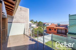 Casa em Condomínio à venda com 206m², 3 dormitórios, 2 suítes, 4 vagas, no bairro Vila Nova em PORTO ALEGRE