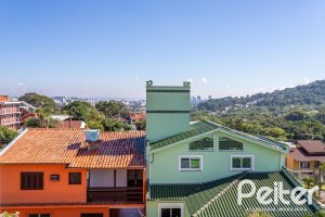 Casa em Condomínio à venda com 206m², 3 dormitórios, 2 suítes, 4 vagas, no bairro Vila Nova em PORTO ALEGRE