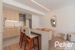 Apartamento à venda com 65m², 2 dormitórios, 1 suíte, 2 vagas, no bairro Tristeza em Porto Alegre