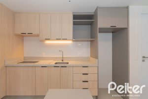 Apartamento à venda com 65m², 2 dormitórios, 1 suíte, 2 vagas, no bairro Tristeza em Porto Alegre
