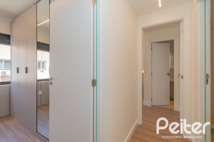 Apartamento à venda com 65m², 2 dormitórios, 1 suíte, 2 vagas, no bairro Tristeza em Porto Alegre