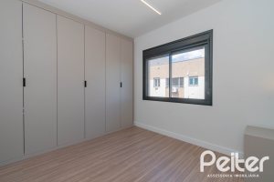 Apartamento à venda com 65m², 2 dormitórios, 1 suíte, 2 vagas, no bairro Tristeza em Porto Alegre