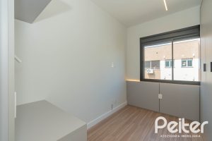 Apartamento à venda com 65m², 2 dormitórios, 1 suíte, 2 vagas, no bairro Tristeza em Porto Alegre