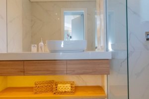 Apartamento à venda com 114m², 3 dormitórios, 3 suítes, 2 vagas, no bairro Tristeza em Porto Alegre