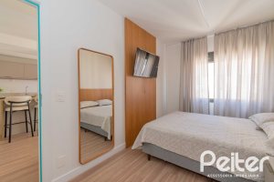 Apartamento à venda com 45m², 1 dormitório, 1 suíte, 1 vaga, no bairro Tristeza em Porto Alegre