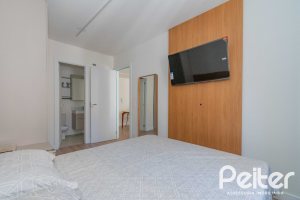 Apartamento à venda com 45m², 1 dormitório, 1 suíte, 1 vaga, no bairro Tristeza em Porto Alegre