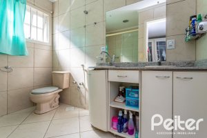 Casa em Condomínio à venda com 181m², 3 dormitórios, 1 suíte, 2 vagas, no bairro Ipanema em Porto Alegre