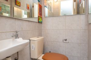 Casa em Condomínio à venda com 181m², 3 dormitórios, 1 suíte, 2 vagas, no bairro Ipanema em Porto Alegre