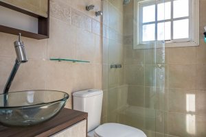 Casa em Condomínio à venda com 226m², 3 dormitórios, 1 suíte, 2 vagas, no bairro Ipanema em Porto Alegre