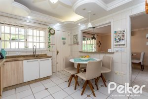 Casa em Condomínio à venda com 226m², 3 dormitórios, 1 suíte, 2 vagas, no bairro Ipanema em Porto Alegre