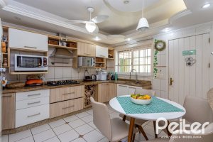 Casa em Condomínio à venda com 226m², 3 dormitórios, 1 suíte, 2 vagas, no bairro Ipanema em Porto Alegre