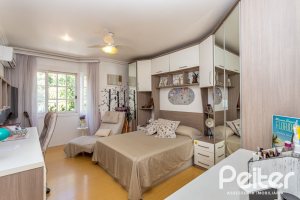 Casa em Condomínio à venda com 226m², 3 dormitórios, 1 suíte, 2 vagas, no bairro Ipanema em Porto Alegre