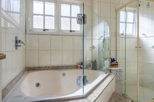 Casa em Condomínio à venda com 226m², 3 dormitórios, 1 suíte, 2 vagas, no bairro Ipanema em Porto Alegre