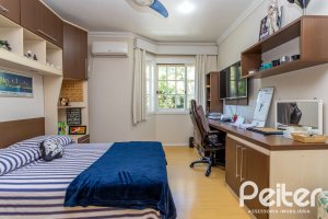 Casa em Condomínio à venda com 226m², 3 dormitórios, 1 suíte, 2 vagas, no bairro Ipanema em Porto Alegre