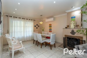 Casa em Condomínio à venda com 226m², 3 dormitórios, 1 suíte, 2 vagas, no bairro Ipanema em Porto Alegre