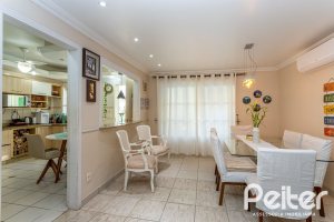 Casa em Condomínio à venda com 226m², 3 dormitórios, 1 suíte, 2 vagas, no bairro Ipanema em Porto Alegre