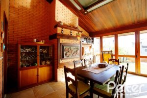 Casa à venda com 362m², 4 dormitórios, 1 suíte, 2 vagas, no bairro Nonoai em Porto Alegre