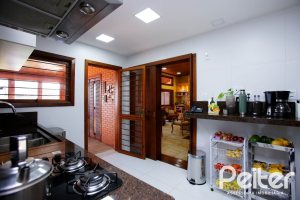 Casa à venda com 362m², 4 dormitórios, 1 suíte, 2 vagas, no bairro Nonoai em Porto Alegre