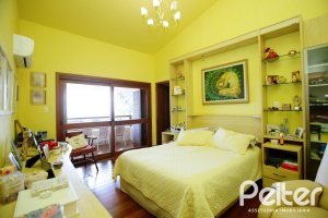 Casa à venda com 362m², 4 dormitórios, 1 suíte, 2 vagas, no bairro Nonoai em Porto Alegre