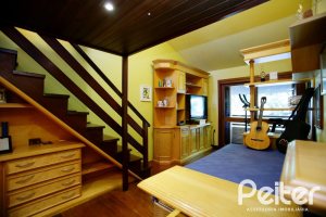 Casa à venda com 362m², 4 dormitórios, 1 suíte, 2 vagas, no bairro Nonoai em Porto Alegre